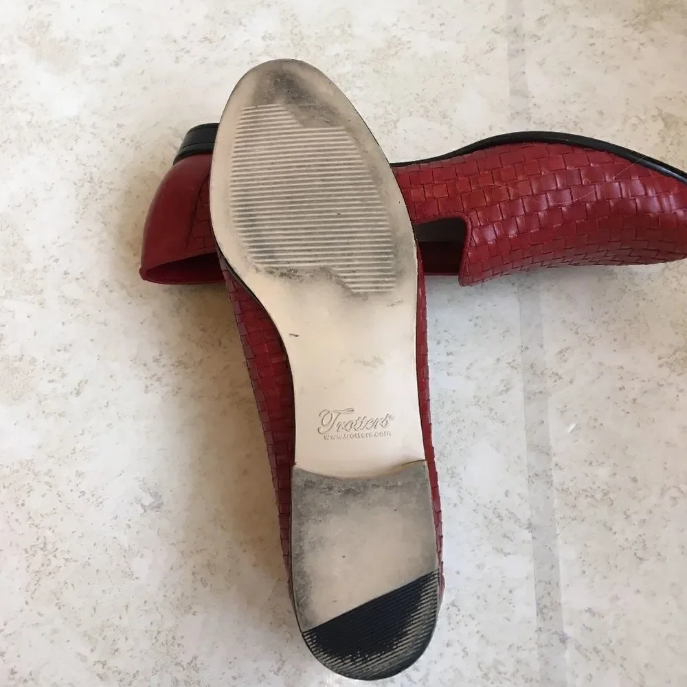 TROTTERS LIZ RED LEATHER FLATS‎